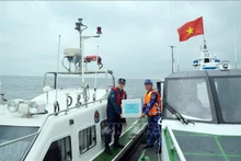 Fuerzas de guardacostas de Vietnam y China realizan patrulla conjunta en el norte del Golfo de Tonkín. (Fotografía: VNA)