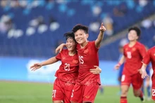 Jugadoras vietnamitas celebran el segundo gol. (Fotografía: VNA)