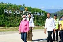 El presidente indonesio, Joko Widodo, inaugura la calle. (Fotografía: ANTARA)