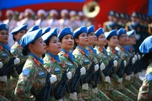 La mayoría de los parlamentarios coinciden en la necesidad de perfeccionar la ley sobre la participación de Vietnam en las actividades de mantenimiento de la paz de la ONU. (Fotografía: VNA)