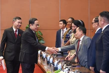 [Foto] Presidente del Parlamento vietnamita recibe a auditores de países y entidades internacionales