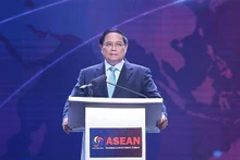 El primer ministro de Vietnam, Pham Minh Chinh, interviene en el evento. (Fotografía: VNA)
