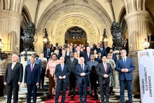El canciller alemán Olaf Scholz y los líderes de alto nivel en Hamburgo. (Fotografía: VNA)