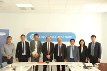 En la sesión de trabajo entre la delegación vietnamita y la Cámara de Comercio e Industria de Nueva Aquitania. (Fotografía: Nhan Dan)