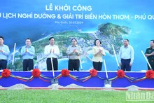 El primer ministro de Vietnam, Pham Minh Chinh, y otros delegados asisten a la ceremonia del inicio de construcción del complejo turístico. (Fotografía: Nhan Dan)