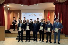 Otorgan medallas conmemorativas a los individuos que han realizado importantes contribuciones al fortalecimiento de las relaciones entre Vietnam y Rusia. (Fotografía: VNA)