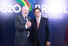 El primer ministro de Vietnam, Pham Minh Chinh, y el presidente de Brasil, Luiz Inácio Lula da Silva. (Fotografía: VNA)