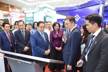 [Foto] Premier vietnamita asiste a evento de transformación digital del sector bancario
