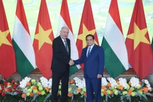 [Foto] Premier vietnamita se reúne con presidente de Hungría