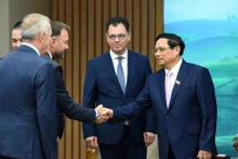 [Foto] Premier vietnamita recibe a ministro rumano de Economía, Emprendimiento y Turismo