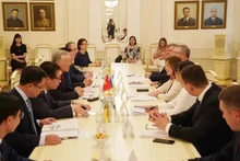 El presidente del Tribunal Popular Supremo de Vietnam, Nguyen Hoa Binh, y su homóloga rusa, Irina Podnosova. (Fotografía: VNA)