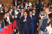 [Foto] Premier vietnamita presencia anuncio de planificación de provincia de Hai Duong
