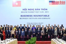 [Foto] Dirigentes de Vietnam y Alemania copresiden mesa redonda entre empresariados bilaterales