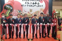 En la ceremonia inaugural de la colección de especias Chin-su de Masan en Foodex Japan 2023. (Fotografía: VNA)