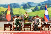Reunión entre el general Luong Cuong y el secretario general del Partido y presidente de Laos, Thongloun Sisoulith. (Fotografía: Nhan Dan)
