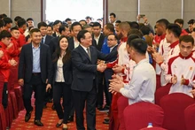 El dirigente parlamentario de Vietnam visita el Centro de Formación de Fútbol Juvenil PVF (Fotografía: Nhan Dan)