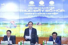 El viceprimer ministro vietnamita Tran Luu Quang habla en el evento. (Fotografía: VNA)