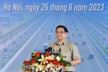 [Foto] Premier vietnamita da inicio a la construcción de obras clave de tránsito
