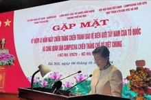 Chea Kimtha, embajadora de Camboya en Vietnam, asiste al encuentro por el 45 aniversario del Día de la Victoria de defensa de la frontera suroeste. (Fotografía: VNA)