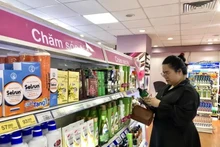 Los consumidores de Ciudad Ho Chi Minh dan prioridad a la compra de productos que participan en la campaña de consumo ecológico. (Fotografía: VNA)