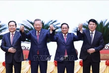 (De la izquierda a la derecha) El presidente de la Asamblea Nacional, Tran Thanh Man; el secretario general del Partido Comunista y presidente de Vietnam, To Lam; el primer ministro, Pham Minh Chinh; el miembro permanente del Secretariado del Comité Central del Partido, Luong Cuong. (Fotografía: VNA)