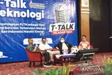 Una discusión sobre la preparación de una planta de energía nuclear como una opción de energía nueva y renovable para lograr cero emisiones netas y autosuficiencia energética en el University Club UGM en Yogyakarta. (Fotografía: Antara)