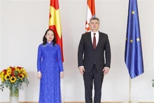 La vicepresidenta de Vietnam, Vo Thi Anh Xuan (izquierda), y el presidente de Croacia, Zoran Milanović. (Fotografía: VNA)
