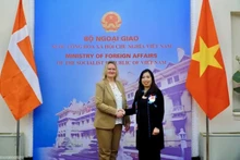 La viceministra de Relaciones Exteriores de Vietnam Le Thi Thu Hang y la secretaria de Estado de Asuntos Exteriores de Dinamarca, Lina Gandlose Hansen, copresiden la segunda consulta política entre las cancillerías de sus respectivos países. (Fotografía: baoquocte.vn)