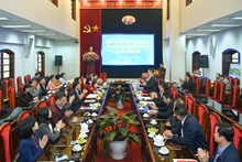 Jefe de Cultura y Educación del Parlamento visita al periódico Nhan Dan
