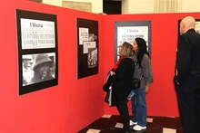 Visitantes a la exposición. (Fotografía: VNA)