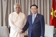 El presidente de la Asamblea Nacional de Vietnam, Vuong Dinh Hue, y Shah Alam, presidente del Partido Comunista de Bangladés. (Fotografía: VNA)
