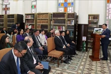 El miembro del Comité Central del Partido Comunista y jefe de la Comisión de Relaciones Exteriores de la Asamblea Nacional de Vietnam, Vu Hai Ha, interviene en el evento. (Fotografía: VNA)