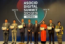 Representantes de Ciudad Ho Chi Minh y de otras localidades en la entrega de premios. (Fotografía: Comité Organizador)