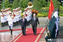 El primer ministro de Vietnam, Pham Minh Chinh, preside la ceremonia de bienvenida a su homólogo ruso, Mikhail Vladimirovich Mishustin. (Fotografía: Nhan Dan)