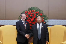 El vicepresidente del Parlamento vietnamita Nguyen Duc Hai (izquierda) y el presidente de la Asamblea Nacional de Camboya, Samdech Heng Samrin. (Fotografia: daibieunhandan.vn)