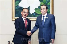 El presidente de la Asamblea Nacional de Vietnam, Tran Thanh Man, y su homólogo de Singapur, Seah Kian Peng. (Fotografía: VNA)