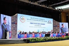 El presidente de la Asamblea Nacional de Vietnam, Tran Thanh Man, interviene en la primera sesión plenaria de la AIPA 45. (Fotografía: VNA)