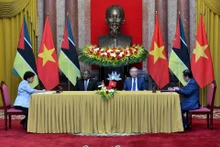 [Foto] Presidentes de Vienam y Mozambique presencian firma de documentos de cooperación binacional