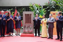 El primer ministro de Vietnam, Pham Minh Chinh, asiste a la ceremonia de inauguración de una placa conmemorativa en honor al Presidente Ho Chi Minh en Brasil. (Fotografía: VNA)