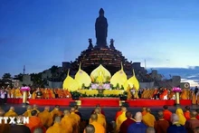 Ceremonia de oración por la paz en el Complejo Turístico Nacional de la montaña de Ba Den, en la provincia sureña de Tay Ninh. (Fotografía: VNA)