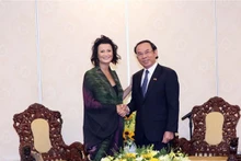 El secretario del Comité del Partido Comunista de Vietnam en Ciudad Ho Chi Minh, Nguyen Van Nen, y la presidenta del Senado belga, Stephanie D’Hose. (Fotografía: VNA)