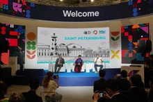 En encuentro con el vicepresidente del Comité de Asuntos Exteriores de la ciudad rusa de San Petersburgo, Vyacheslav Kalganov. (Fotografía: VNA)