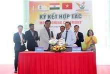 Representantes vietnamita y la india firman memorandos de entendimiento sobre actividades cooperativas. (Fotografía: VNA)