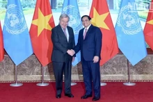 El primer ministro de Vietnam, Pham Minh Chinh (derecha), se reúne con el secretario general de la ONU, Antonio Guterres, en ocasión de la visita oficial de este a Vietnam en octubre de 2022. (Fotografía: Nhan Dan)