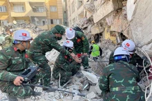 Oficiales vietnamitas en la operación. (Fotografía: VNA)