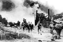 Soldados del 320A Cuerpo de Ejército (Cuerpo 3) se apoderan de la base de Dong Du, el 29 de abril de 1975. (Foto: Archivo/VNA)