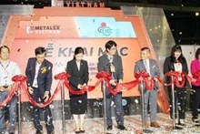 En la inauguración de las exposiciones. (Fotografía: VNA)