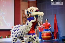 [Foto] Estudiantes vietnamitas en Francia celebran con gala artística el Año Nuevo Lunar 2025