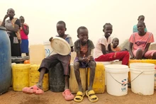 El suministro de agua potable es una de las actividades de los jóvenes vietnamitas en Abyei. (Fotografía: Equipo de ingenieros militares de Vietnam en la Unisfa)