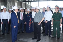 [Foto] Premier vietnamita inspecciona construcción de Centro Nacional de Exposiciones y Ferias